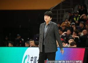 刘铁：山东男篮拼抢篮板积极性不够 进攻端分工不清晰